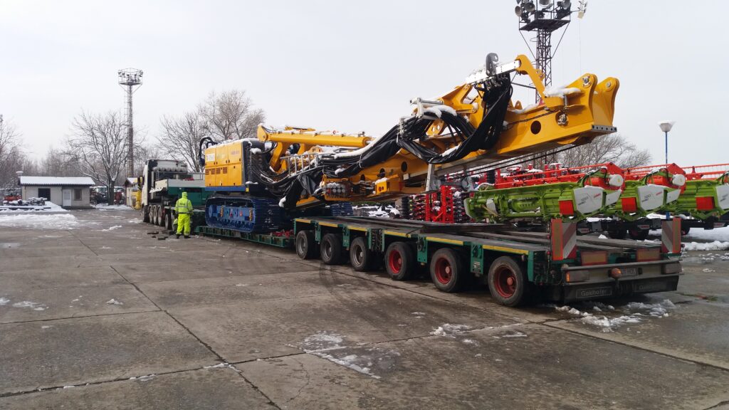 Transportation of construction machines — photo 2